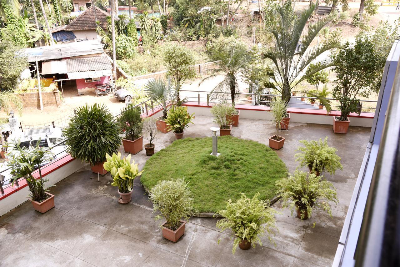 Slr Residency Hotel Subrahmanya Exterior photo