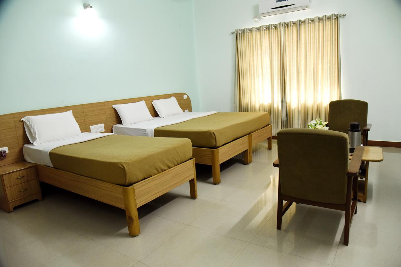 Slr Residency Hotel Subrahmanya Exterior photo