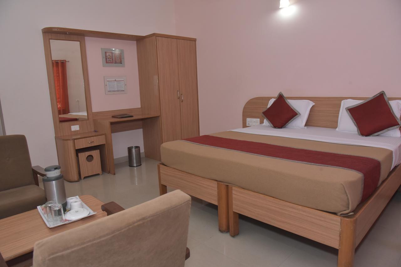 Slr Residency Hotel Subrahmanya Exterior photo