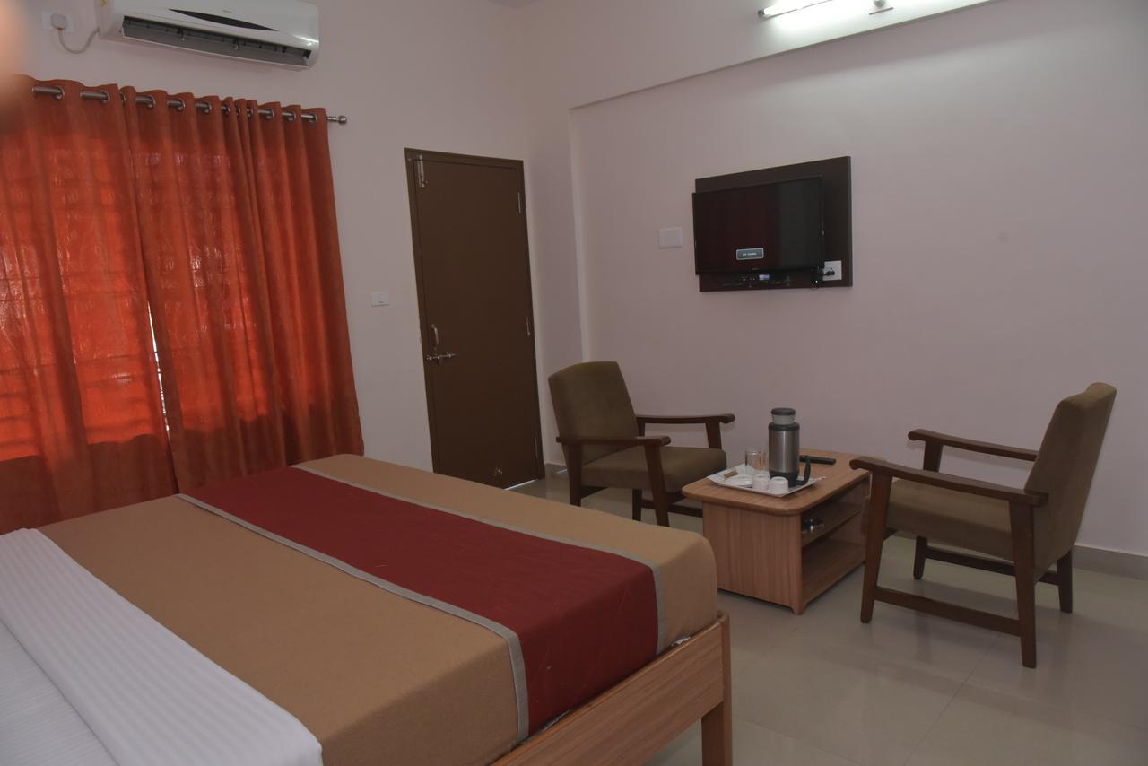 Slr Residency Hotel Subrahmanya Exterior photo
